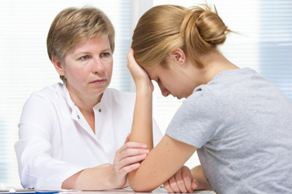 Gespräch dieses Foto zeigt ein therapeutisches Gespräch